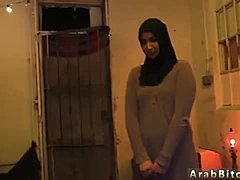 נערת צבא ערבית זוכה ללקק את התחת שלה בפעם הראשונה