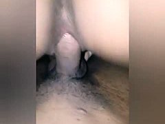 Estrela pornô colombiana com grandes nádegas enfrenta um pênis enorme