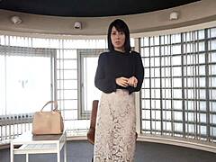 Най-доброто от японската майка: Мастурбация и орален секс