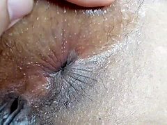 Pakistaanse stiefmoeder neemt een close-up anale gapende lul in hardcore neuken