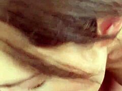 POV video prsaté asijské MILFky, která dává velká prsa kouření
