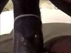 La MILF Veronica Lins se llena su gran polla negra en este vídeo porno casero