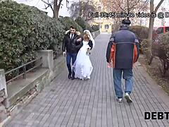 Video POV de una novia checa seducida por un tiburón préstamo para tener sexo