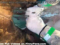 MILF Kendra Kox ger en avsugning till en stor svart kuk under vattnet