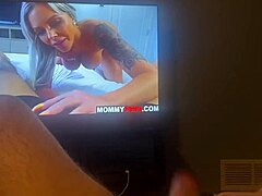 Zrela mamica z velikimi joški trdo pofuka v HD videu