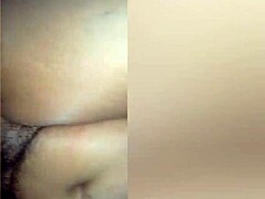 Gadis amatir dengan payudara dan pantat besar mendapatkan blowjob