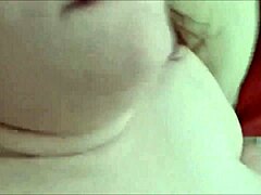 Polna žena uživa v velikem kurcu v amaterskem videu