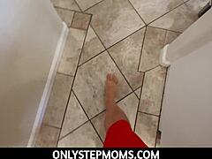 Latin milf Anissa Kate'in Onlystepmoms'daki etkileyici oral becerileri