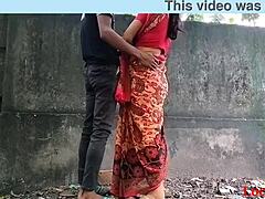 Intian ämmät ulkona seksiä seikkailu maaseudun kylä