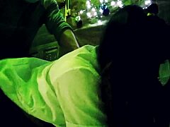 Stiefmutter und Stiefsohn haben eine intime Wette und sexuelle Begegnung, was zu einem frechen Weihnachtsaustausch führt