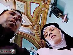 Sor Raymunda's confession turns into a sinful encounter with a priest