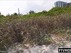Puma goală se bucură de o plajă publică
