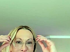 Mature camgirl Jess Ryan performs her explicit show
