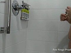 Becky Jones momento de ducha íntima capturado por Rex Ringo