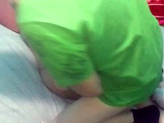Külotlu parmaklama ve yan seks pozisyonunun ev yapımı videosu