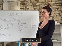La MILF Miss Fox enseña la posición de vaquera para el placer