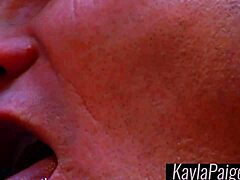 Кайла Пейдж бръснатата й путка се покрива с Евън Стоунс сперма след интензивен секс