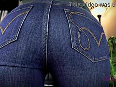 Rosse mature provocano con jeans stretti in POV