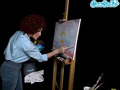ライアン・キーリーズの誘惑的なボブ・ロスが絵画のレッスン中にコスプレ!