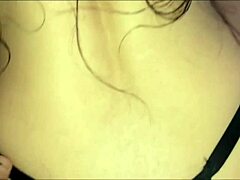 Hračky brazílskej MILFky si praje jesť jeho sperma z jej vlasov