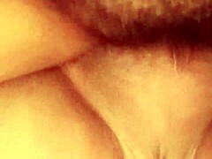 Мадурас доживљава интензиван оргазам током прскања: искусна зрела жена показује своје сексуално умеће