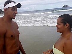 Jeg stødte på en fantastisk kvinde på stranden, og hun gav mig et exceptionelt analt møde
