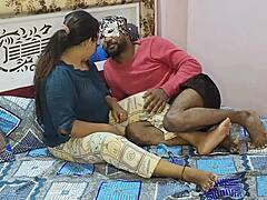 Reife indische Frau genießt intensiven Analsex mit ihrem Onkel in High Definition