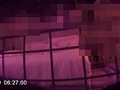 Amatőr mostohaanyát rejtett kamera rögzítette több orgazmus közben mostohafiával