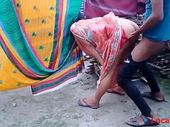 Sexo ama de casa india al aire libre grabado por un show local de webcam amateur