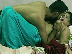 Soțul amator prins înșelând cu o MILF indiană fierbinte într-o serie web