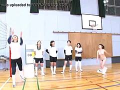 HD-Video von CFNF-Volleyball-Schlagzeug mit japanischer reifer Frau und Mutter
