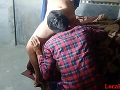 Das indische mädchen sonali blue genießt eine dampfende webcam-sex-sitzung mit ihrem freund