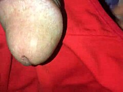 Naapurini rintaliivin kanssa masturbointi: kuuma ja höyryävä video