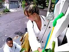 Nuori brasilialainen Vivi Fernandez saa kypsän miehen tunkeutumaan perseeseensä