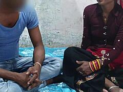 Amatorka Neha zostaje ostro zerżnięta w tym seksie desi wideo z czystym dźwiękiem hindi