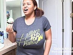 黑人色情视频中的黑人模特巨乳和天然乳房