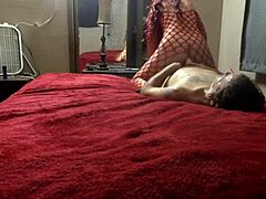 Misty Summers, en asiatisk amatørbabe, bliver fanget på kamera med analsex
