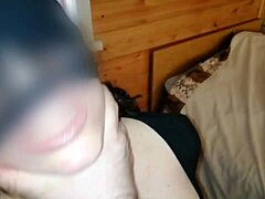Возбужденная взрослая женщина удовлетворяет свои страсти к БДСМ домашним сексом и мастурбацией