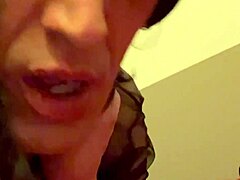 Transsexuala franceză se bucură de sex anal hardcore la un magazin din Marsilia