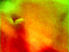 Włochata cipka Ginnyrochelle jest palcowana aż do orgazmu