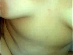 Petite cul amateur se fait baiser sur webcam
