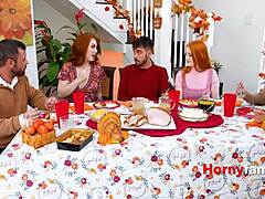Stiefvater und Stiefschwester sind auf Thanksgiving mit Arietta Adams unartig