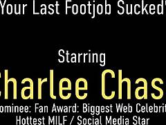 Charlee Chase はこのホットな三人組で Vicky Vixxx にフットジョブの技を教えます