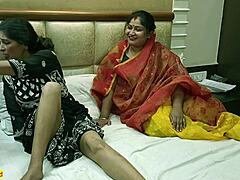 Indická manželka s veľkými prsiami má s manželom erotickú trojku