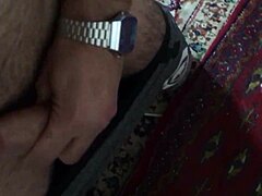 Sexy chlapík z Íránu s velkým penisem se před kamerou nechutně chová