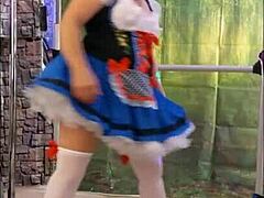 Hotwife v Halloweenském kostýmu se nechutná v domácím videu