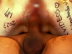 Vídeo POV de uma MILF asiática recebendo sua vagina com creampie