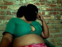 Stepmommy's seductive saree-clad body in hot video