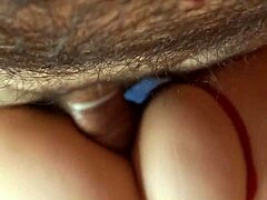 Amatérská latino milf dostane výstřik do úst poté, co si vzal velký penis do zadku