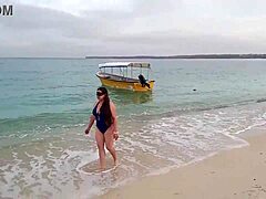 Creampie amatur di pantai dengan MILF Mexico